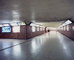 福島駅前地下歩道の写真